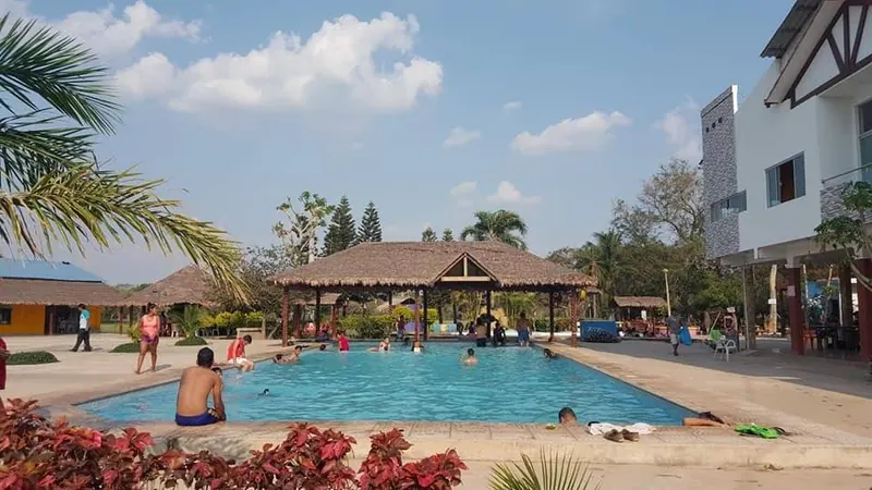 Las Parabas hotel and resort for sale in Cotoca, 9,879 m² lot: foto 2 de 14