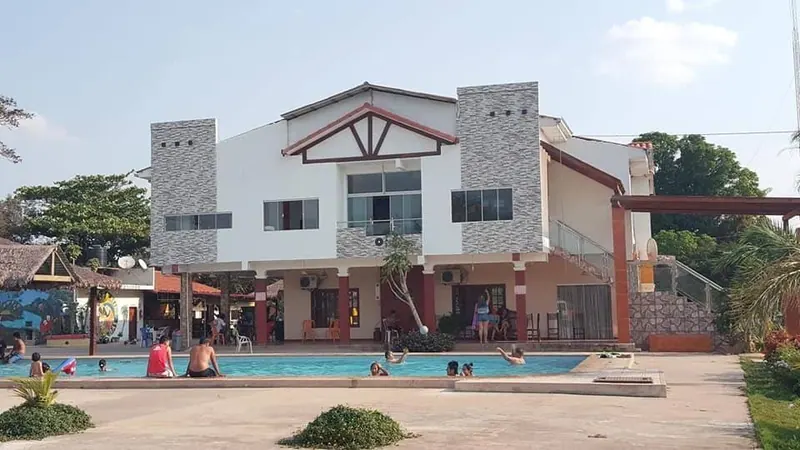 Las Parabas hotel and resort for sale in Cotoca, 9,879 m² lot: foto 3 de 14