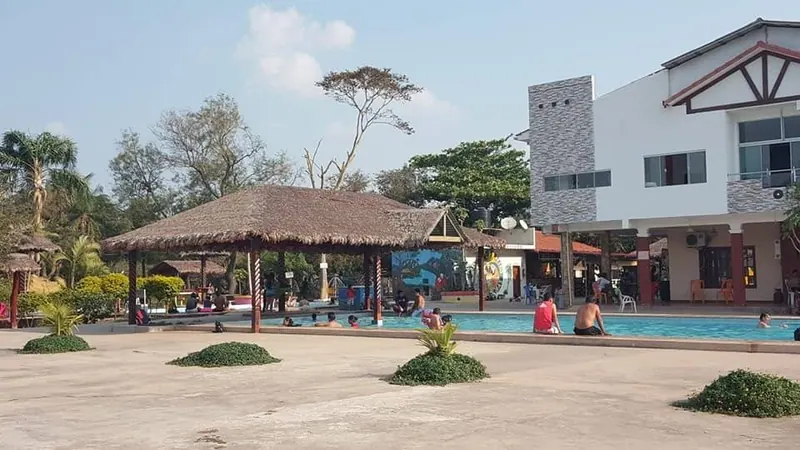 Las Parabas hotel and resort for sale in Cotoca, 9,879 m² lot: foto 4 de 14