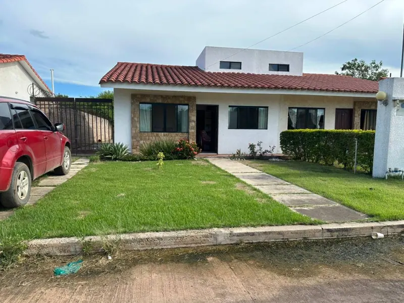 Casa de 3 dormitorios en venta en el condominio Colinas del Este: foto 1 de 26