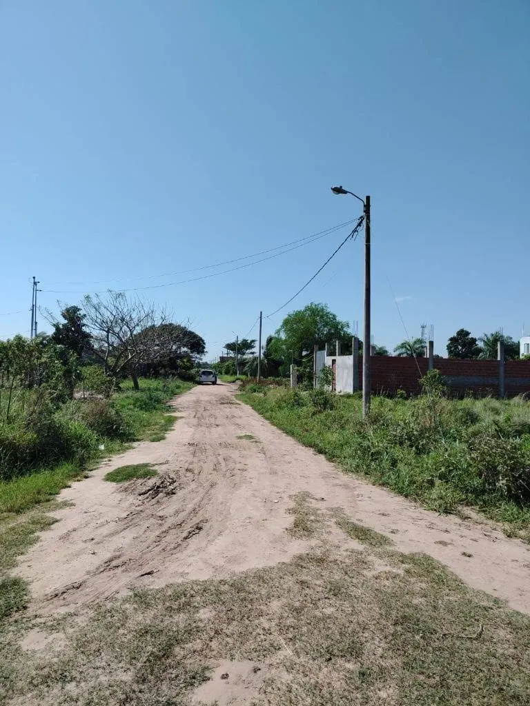 300 m² lot for sale in Warnes, 1 block from the paved road: foto 2 de 4