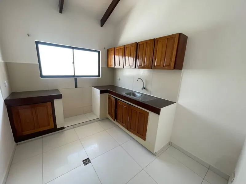 5-bedroom house for sale near the Cotoca canal, East Zone: foto 2 de 12