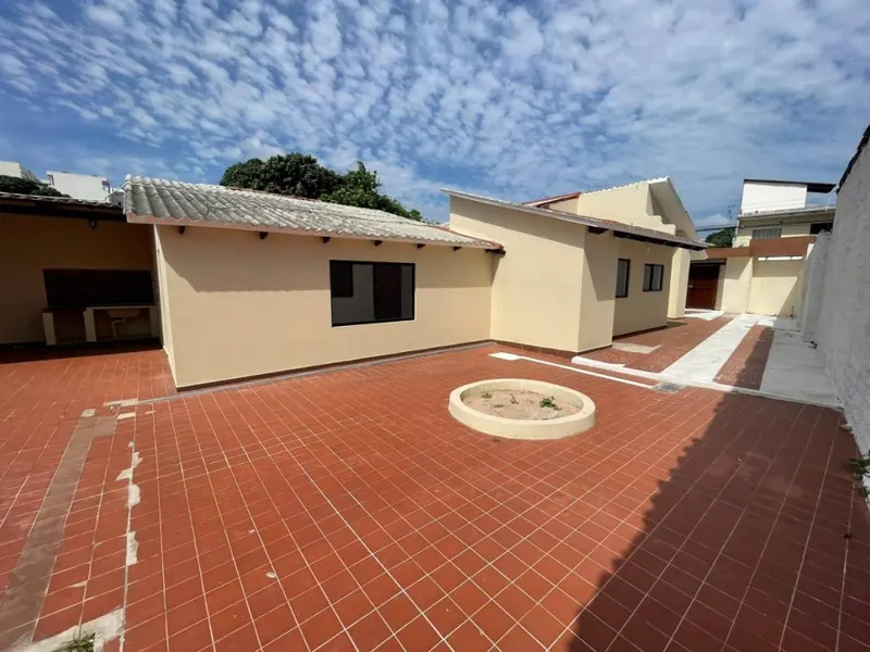 5-bedroom house for sale near the Cotoca canal, East Zone: foto 3 de 12