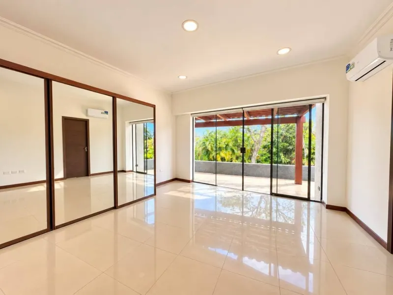 Casa de 5 suites en venta en Colinas del Urubó, sector 2: foto 10 de 11