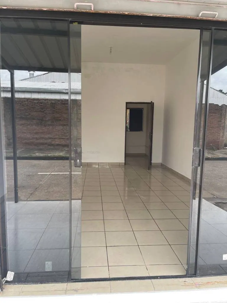 Local comercial de 39 m² en alquiler en la Zona Norte, av. Banzer: foto 5 de 7