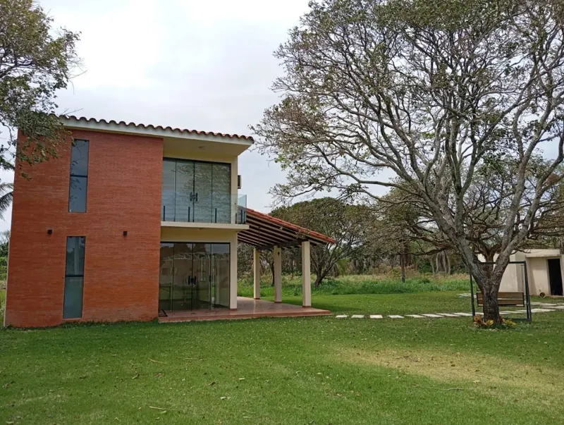 Casa de campo con piscina en venta en Poronguito, Urubó: foto 1 de 17