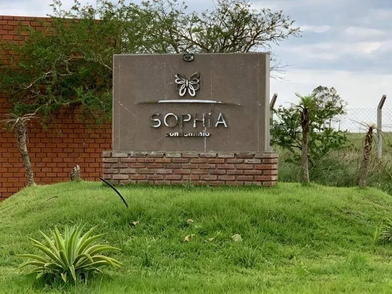 Terreno de 1.038,59 m² en venta en el condominio Sophia, Urubó: foto 1 de 6