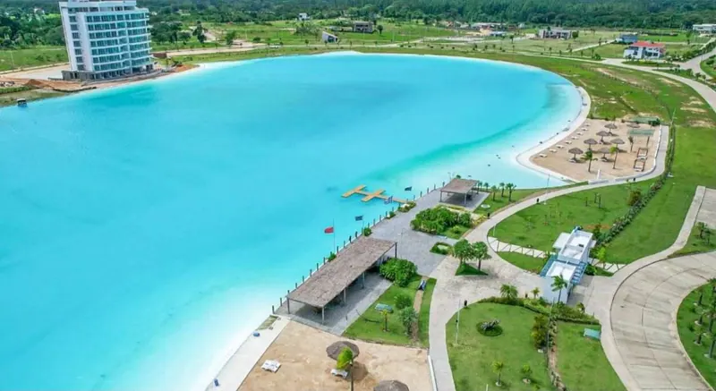 Terreno de 920 m² en venta en el condominio Playa Turquesa, Urubó: foto 3 de 10