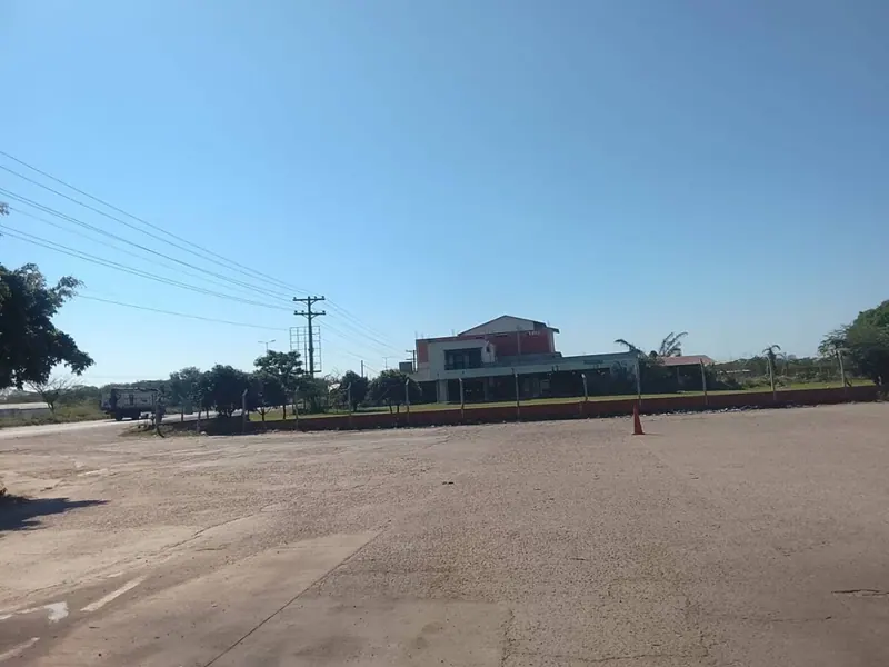 Terreno en esquina de 5.000 m² en venta en Warnes, sobre carretera: foto 2 de 11