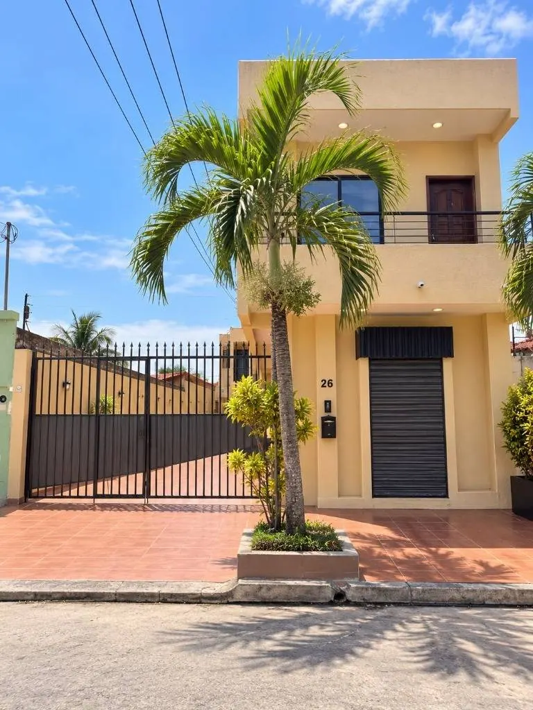 Casa de 358,04 m² en venta en la Av. Centenario, Zona Oeste