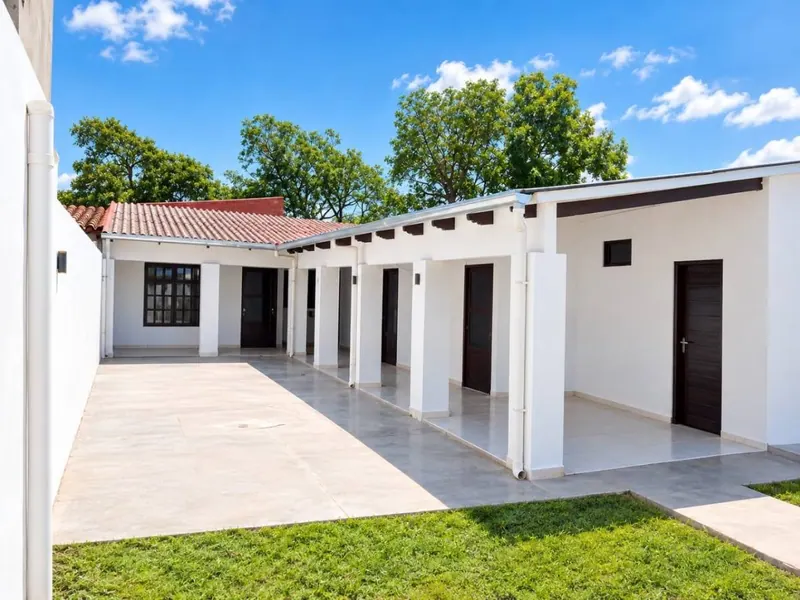 Casa en venta en Valle Sánchez, Warnes, sobre avenida principal: foto 3 de 4