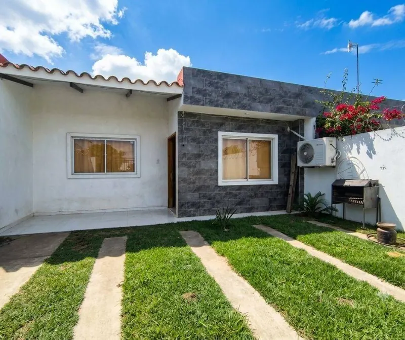 Casa de 2 dormitorios en venta en la urbanización Viru Viru, Warnes: foto 2 de 10