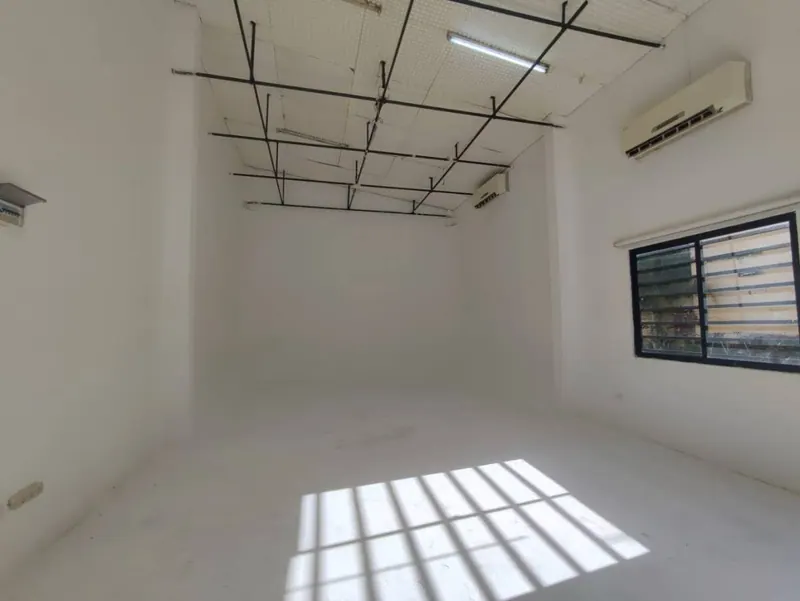 50 m² office for rent in the South Zone, with mezzanine: foto 3 de 9