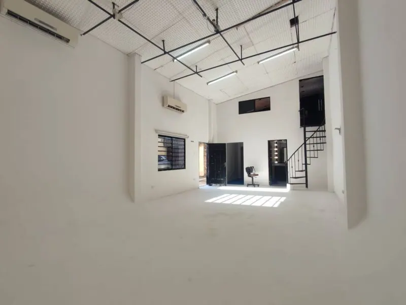 50 m² office for rent in the South Zone, with mezzanine: foto 4 de 9