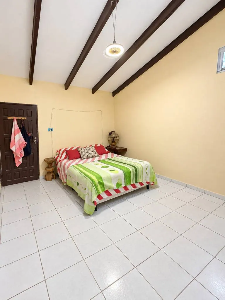Casa de 4 dormitorios en venta en la Zona Este, terreno de 516 m²: foto 8 de 9