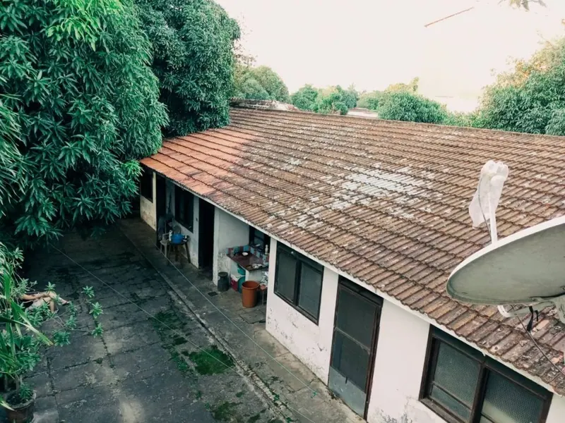Casa con 2 tiendas comerciales en venta en el barrio Máquina Vieja