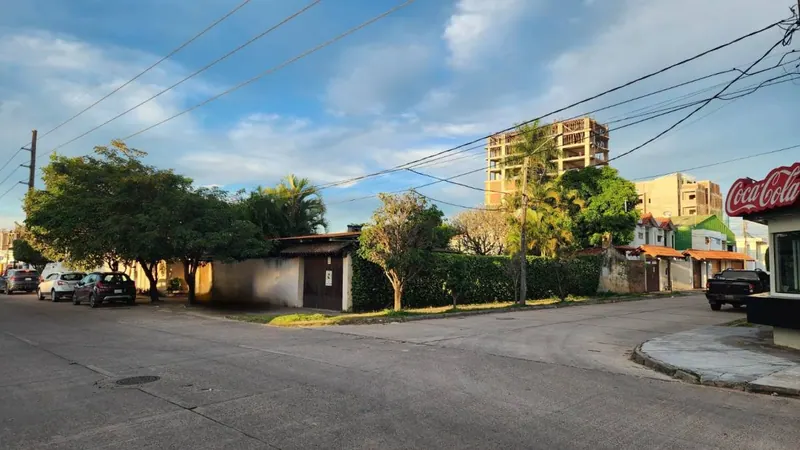 620 m² lot for sale on Av. Beni, near the 6th ring: foto 2 de 7