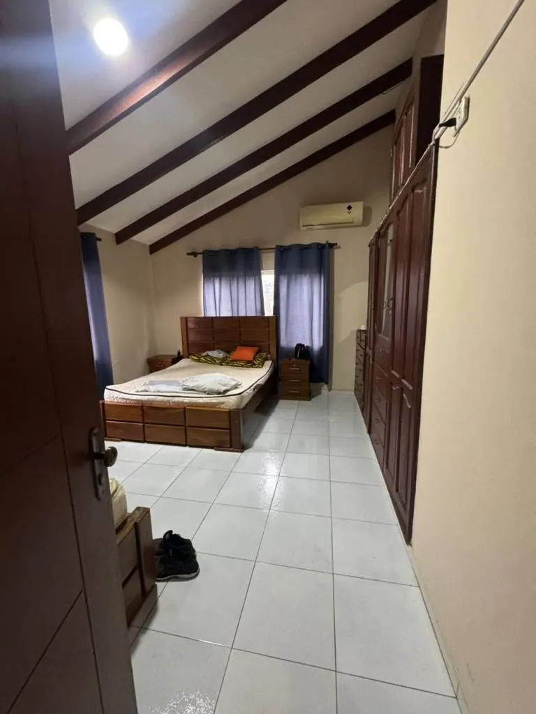 Casa de 4 dormitorios en venta en la Urbanización La Cruz, Zona Este: foto 7 de 8