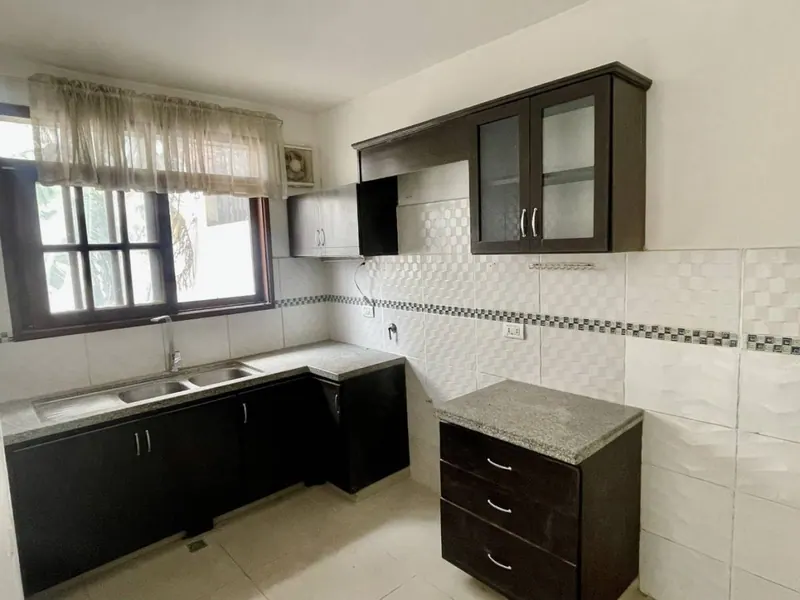 4-bedroom house with en-suite bathrooms for rent on Charcas street: foto 5 de 7