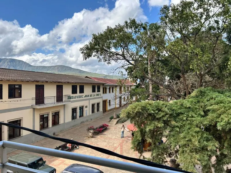 Hotel en venta en Samaipata, frente a la plaza principal: foto 1 de 13