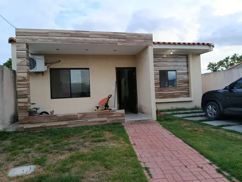 Casa de 3 dormitorios en venta en Akualand Guapay, Warnes