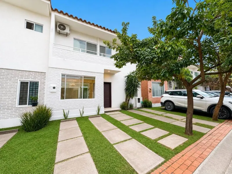 Casa de 3 dormitorios en venta en el condominio Remanso, Zona Norte