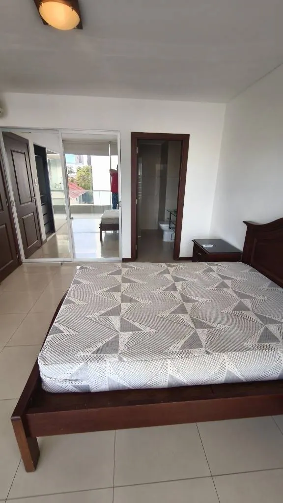 Furnished 3-bedroom duplex apartment for rent: foto 14 de 26