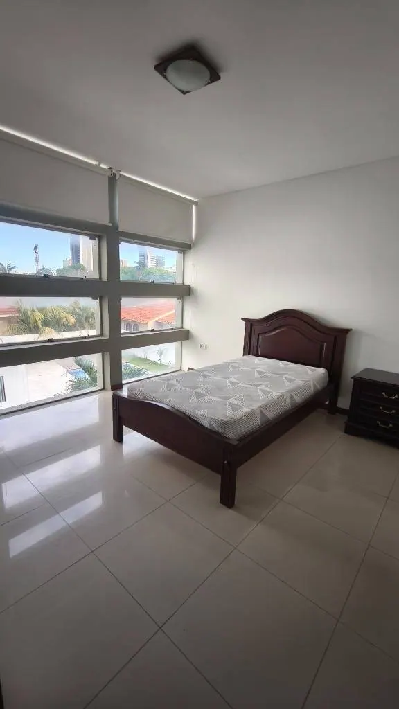 Furnished 3-bedroom duplex apartment for rent: foto 15 de 26