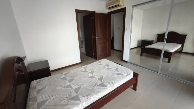 Furnished 3-bedroom duplex apartment for rent: foto 16 de 26