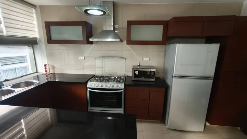 Departamento dúplex amoblado de 3 suites en venta en Equipetrol: foto 5 de 33