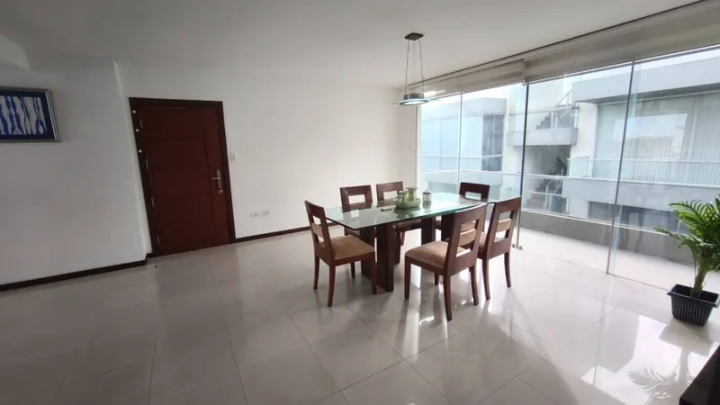 Departamento dúplex amoblado de 3 suites en venta en Equipetrol: foto 9 de 33