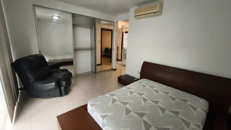Departamento dúplex amoblado de 3 suites en venta en Equipetrol: foto 12 de 33
