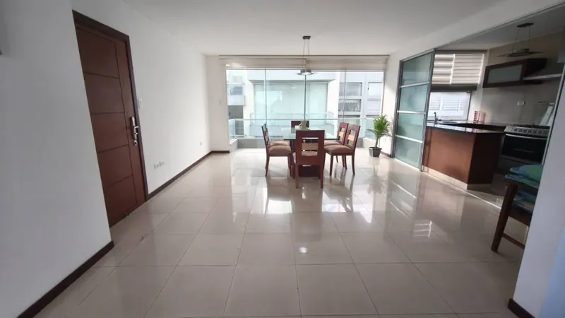 Departamento dúplex amoblado de 3 suites en venta en Equipetrol: foto 22 de 33