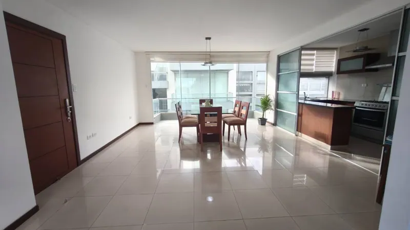 Departamento dúplex amoblado de 3 suites en venta en Equipetrol: foto 23 de 33