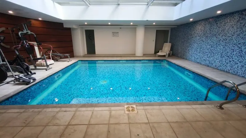 Departamento dúplex amoblado de 3 suites en venta en Equipetrol: foto 26 de 33