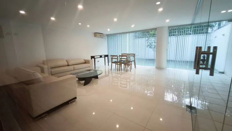 Departamento dúplex amoblado de 3 suites en venta en Equipetrol: foto 28 de 33