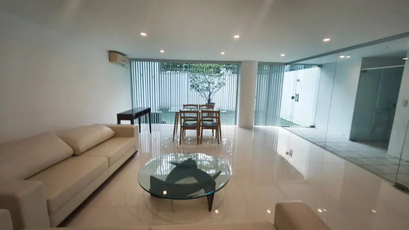 Departamento dúplex amoblado de 3 suites en venta en Equipetrol: foto 30 de 33