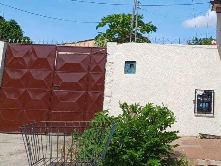 House with shop and apartment for sale on Av. San Francisco: foto 1 de 7