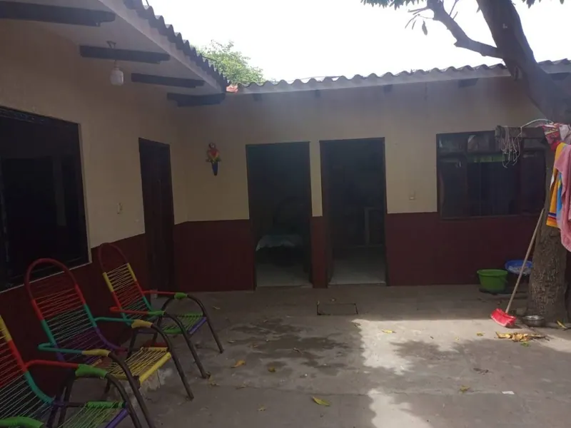House with shop and apartment for sale on Av. San Francisco: foto 3 de 7