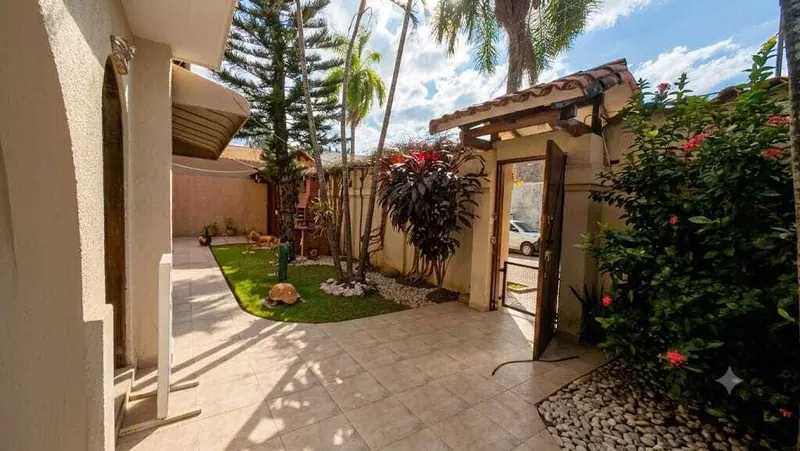 Casa multifamiliar en venta sobre la av. Roca y Coronado, 521 m²: foto 3 de 5