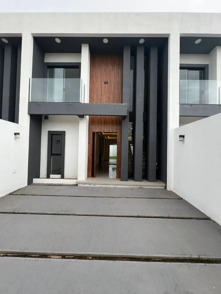 3-bedroom house for sale in the East Zone, two floors: foto 2 de 15