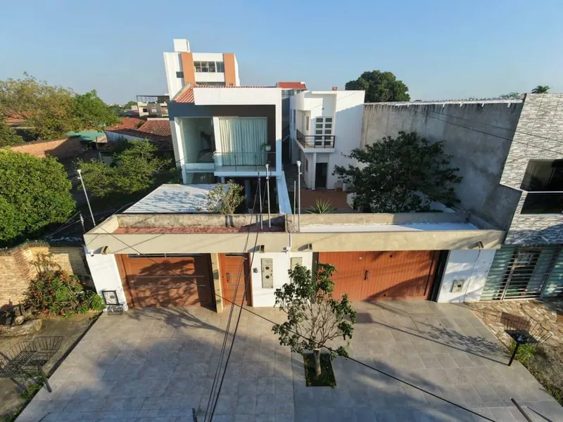 Casa de 6 dormitorios en venta en la Zona Este, Av. Virgen de Cotoca: foto 1 de 19
