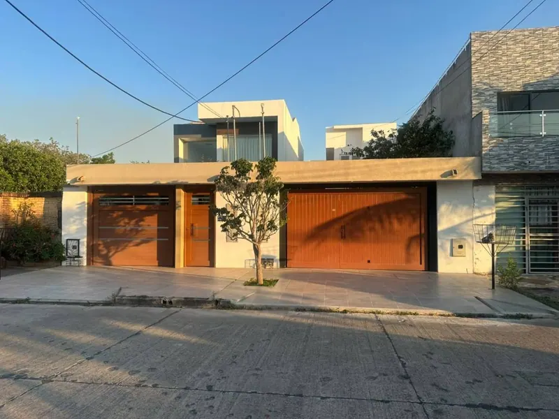 Casa de 6 dormitorios en venta en la Zona Este, Av. Virgen de Cotoca: foto 2 de 19