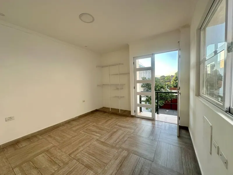 Casa de 6 dormitorios en venta en la Zona Este, Av. Virgen de Cotoca: foto 4 de 19