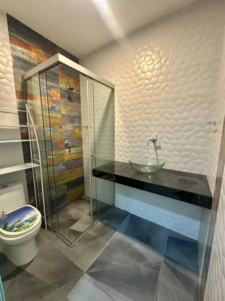 Casa de 6 dormitorios en venta en la Zona Este, Av. Virgen de Cotoca: foto 5 de 19