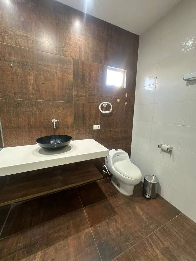 Casa de 6 dormitorios en venta en la Zona Este, Av. Virgen de Cotoca: foto 8 de 19