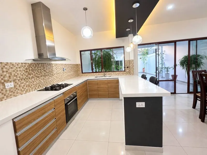 Casa de 6 dormitorios en venta en la Zona Este, Av. Virgen de Cotoca: foto 17 de 19