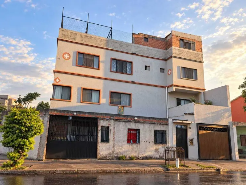 Edificio con 4 departamentos en venta en la Zona Este, 550,70 m²: foto 2 de 16