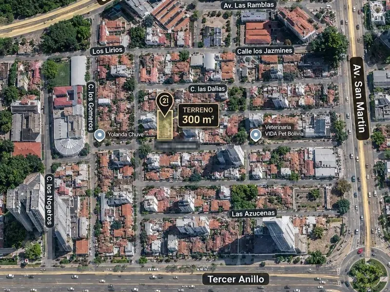 Terreno de 300 m² con casa en venta en Equipetrol, Los Claveles: foto 3 de 7