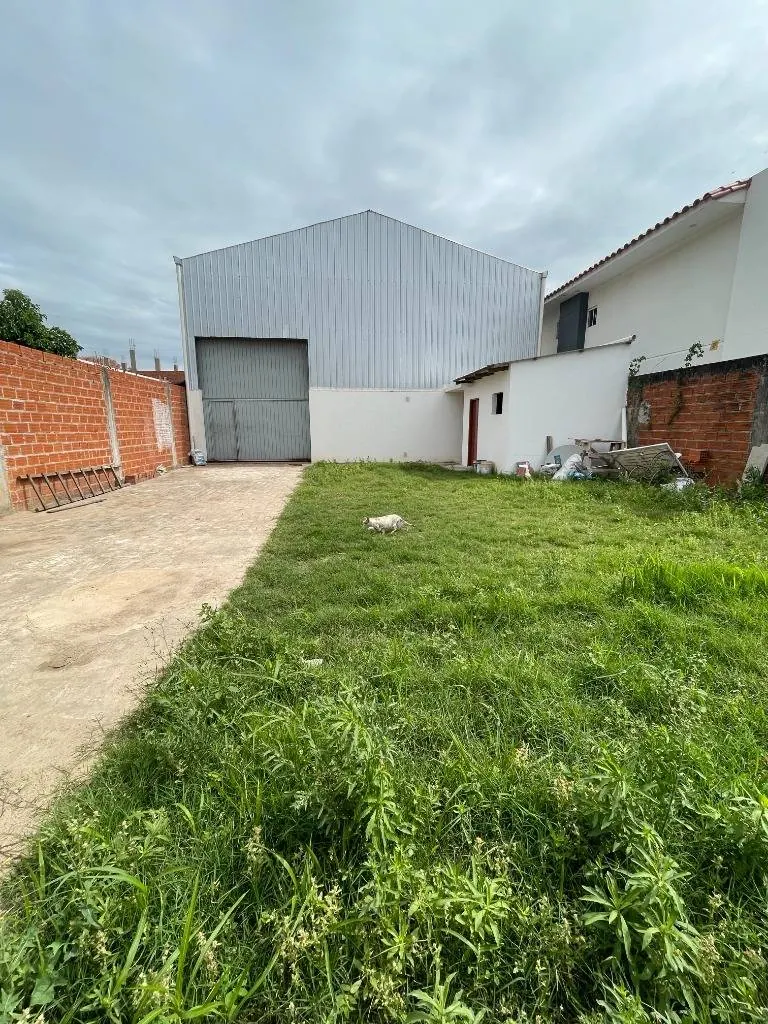 Galpón de 180 m² en alquiler en la doble vía La Guardia km 9